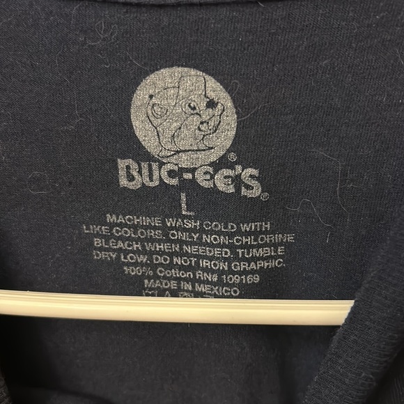 Buc-ees Adult T-shirts Size L/XL Lot of 2 - Picture 9 of 11